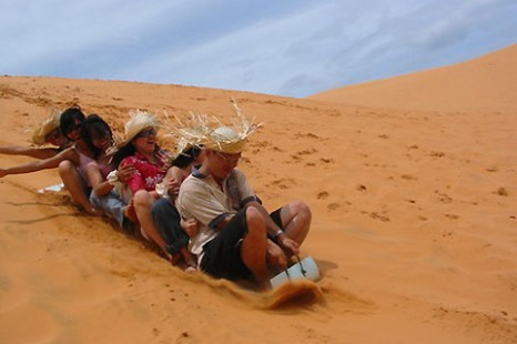 Tour tham quan Mũi Né Nửa Ngày - Ngắm hoàng hôn trên đồi cát bay